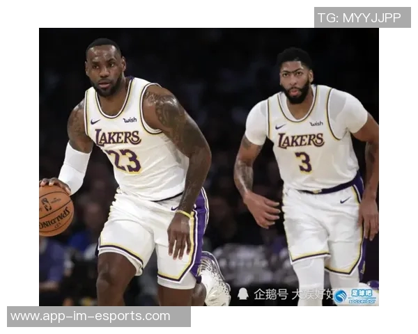 从足球场到篮球场 看足球巨星如何挑战篮球世界