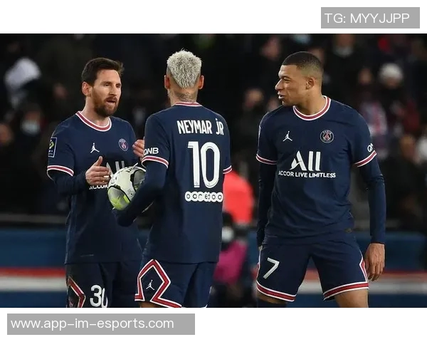 足坛中场巨星全解析：技术、风格与影响力的深度探讨